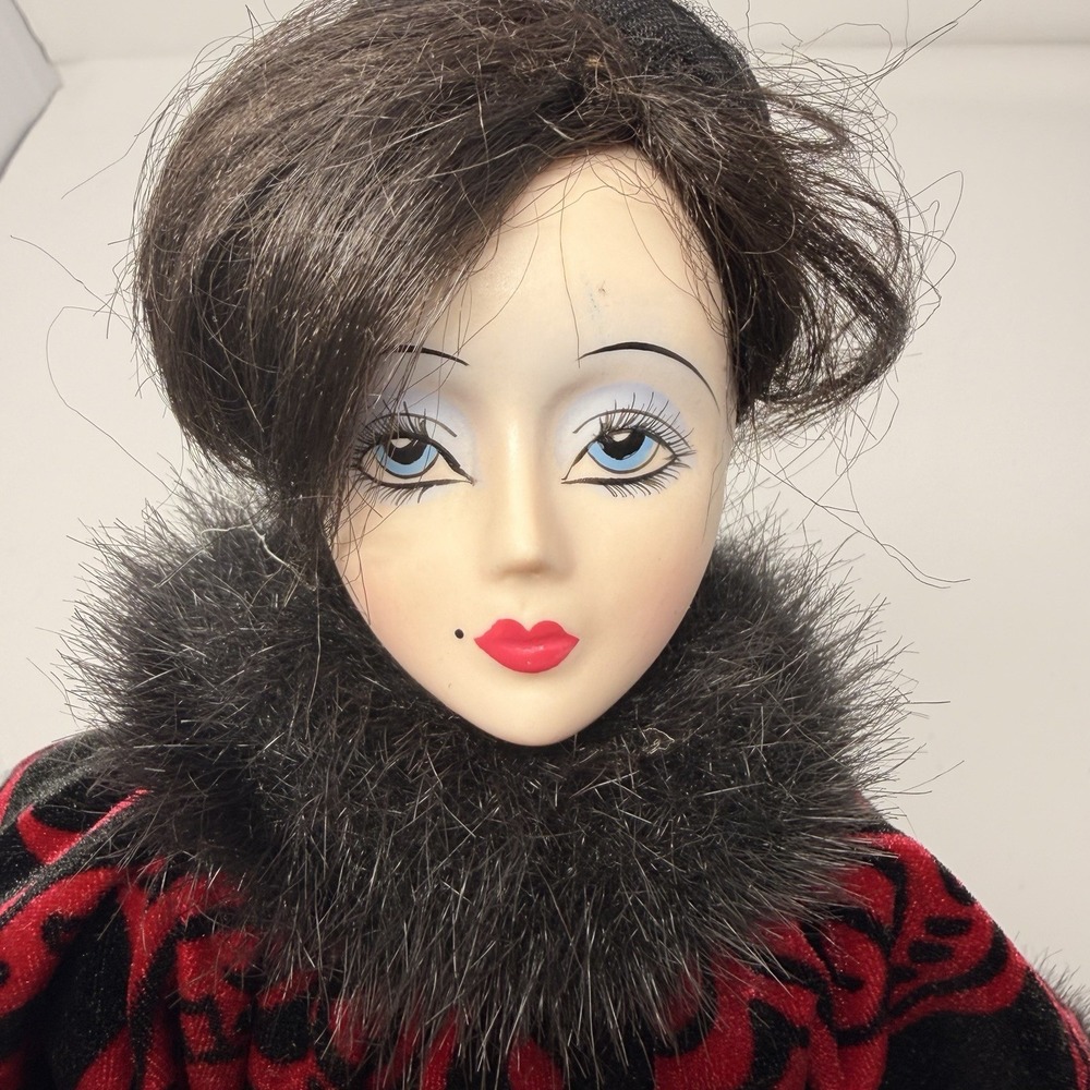 Vintage Style Porcelain Boudoir Lady Doll Red Black Fur Trim Damask Robe 19" - Picture 5 of 15